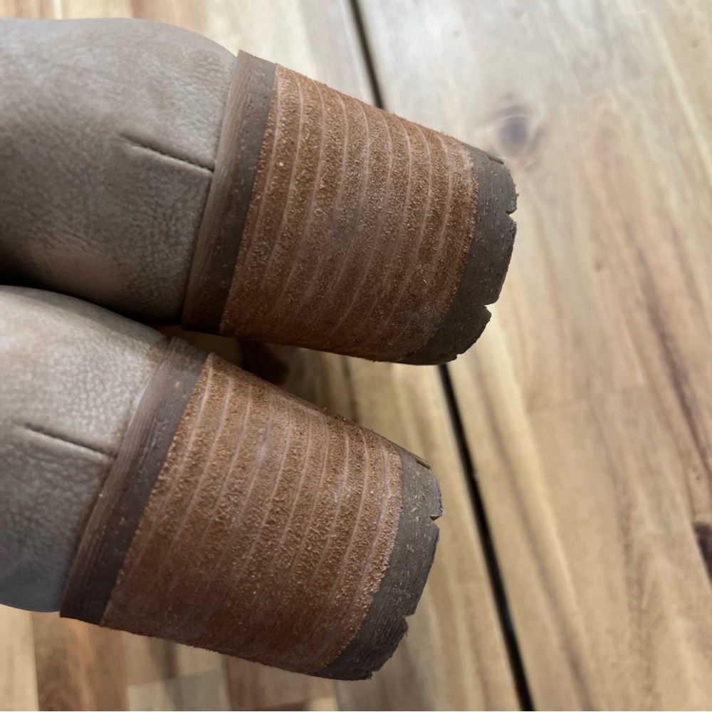 Korks Taupe Heeled Chelsea Boots Size 10M - Picture 4 of 7